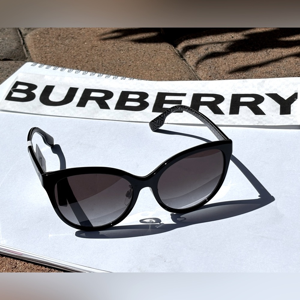 New Burberry Betty B4365-F 3977/8G Black Cat-Eye Sunglasses - Picture 2 of 16